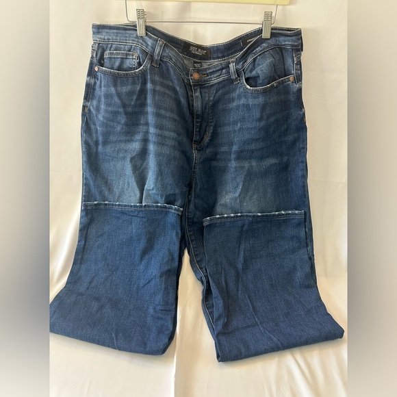 Judy Blue Denim - Judy blue women’s 15/32 straight fit denim jeans